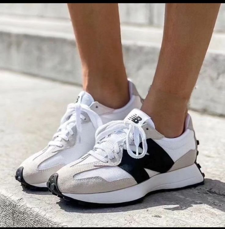 Nb 327 Blaca_Negra New Balance 327 Blanca/Negra - Imagen 1