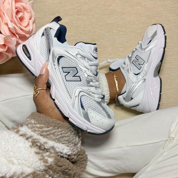New Balance 530 Blanca/Silver/Azul Mariño - Imagen 1